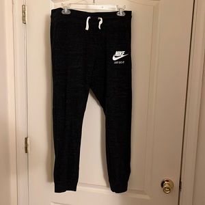 Nike Cropped Joggers